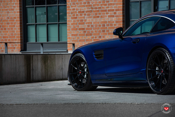 Фото дисков Vossen M-X2 Черный глянец на Mercedes-Benz AMG GT I