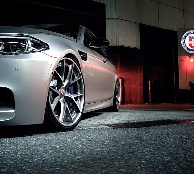 Фото дисков HRE S101 на BMW 5/M5 (F10)