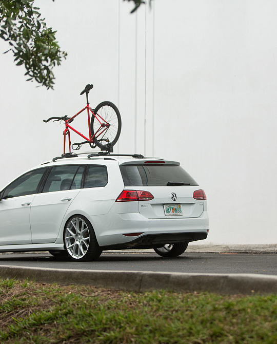 Фото дисков VFS-6 Серебро на Volkswagen Golf VII