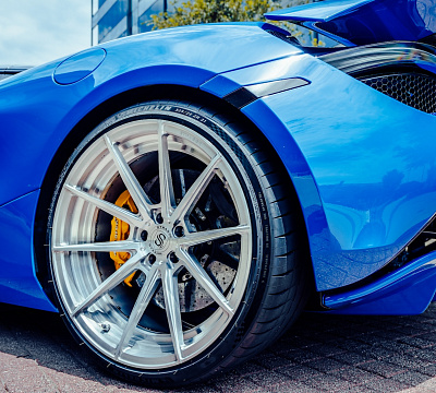 Фото дисков Strasse Wheels SV10 Deep Concave Duoblock на McLaren 720S