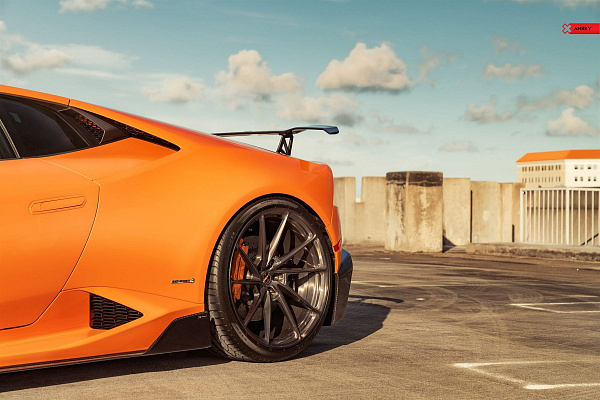 Фото дисков Anrky AN13 Глянцевый темный лак на Lamborghini Huracan