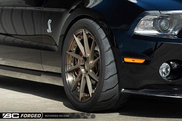 Фото дисков BC Forged HCA210 Сатиновая бронза на Ford Mustang V