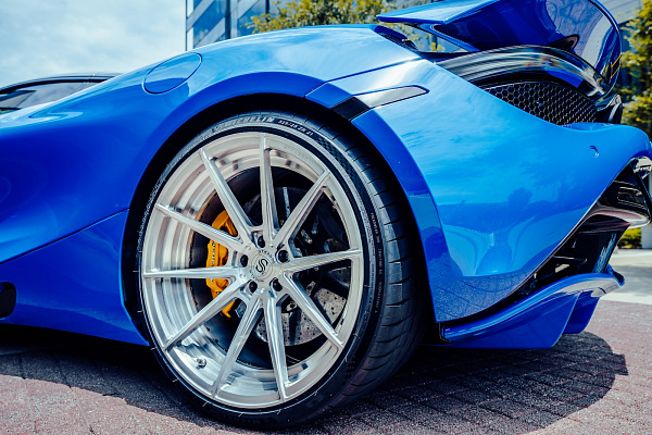 Фото дисков Strasse Wheels SV10 Deep Concave Duoblock Глянцевый лак на McLaren 720S