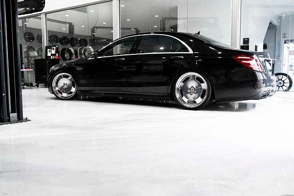 Фото дисков HRE 544C Полированный лак на Mercedes-Benz S-Class (W222, C217)
