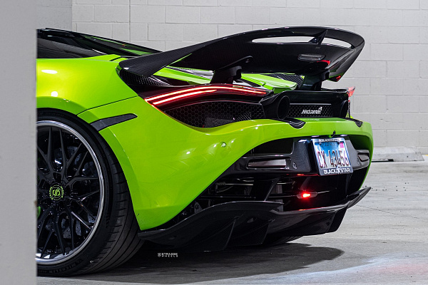 Фото дисков Strasse Wheels SV10M Deep Concave FS Черный глянец на McLaren 720S