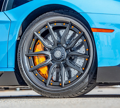 Фото дисков Strasse Wheels SV5-RS Performance на Lamborghini Aventador
