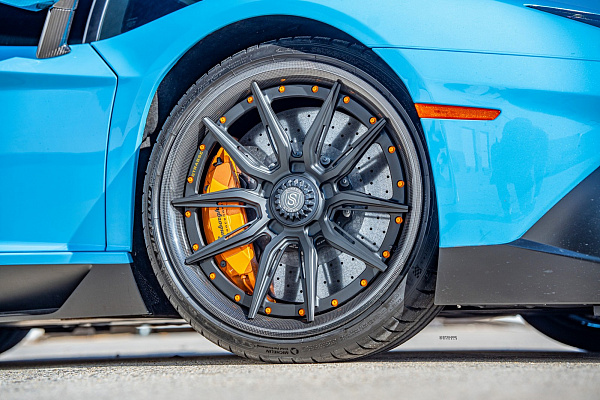 Фото дисков Strasse Wheels SV5-RS Performance Другой цвет на Lamborghini Aventador