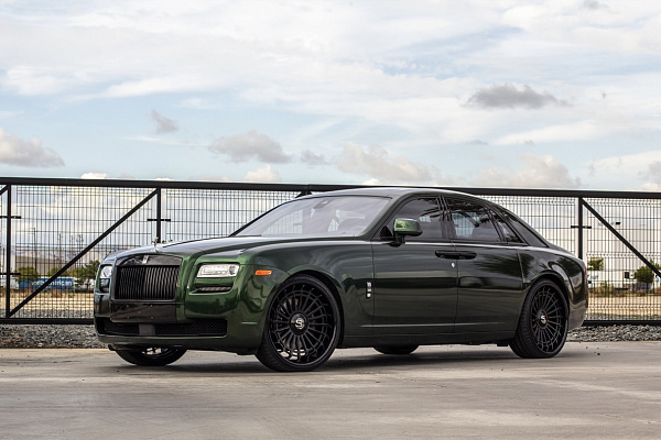 Фото дисков Savini SL7 Черный глянец на Rolls-Royce Ghost I