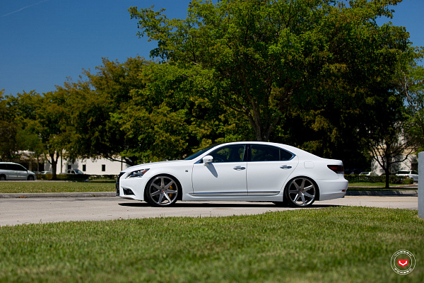 Фото дисков Vossen CG-207 Глянцевый лак на Lexus LS IV