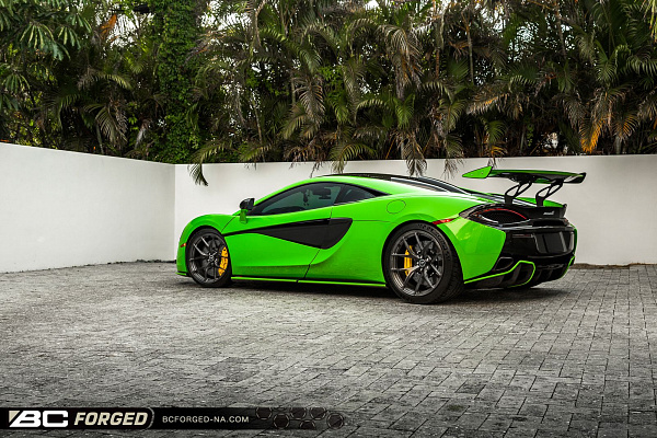 Фото дисков BC Forged RZ21 Глянцевый темный лак на McLaren 570S