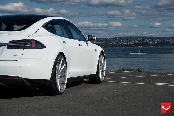 Фото дисков Vossen CVT Серебро на Tesla Model S