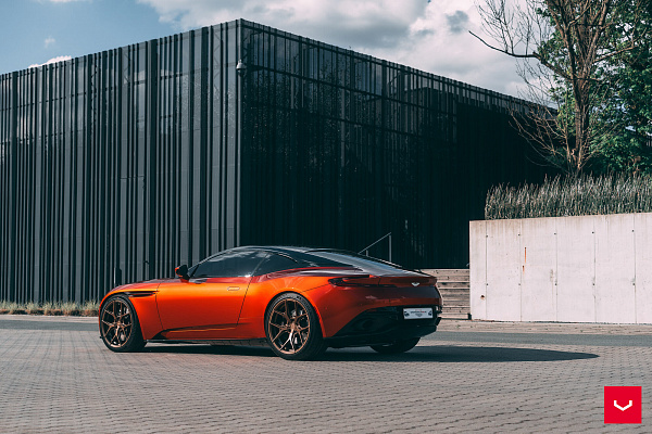 Фото дисков Vossen HF-5 Сатиновая бронза на Aston Martin DB11