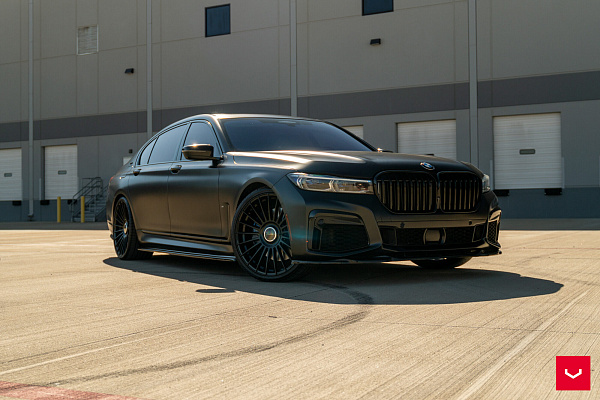 Фото дисков Vossen HF-8 Черный глянец на BMW 7 (G70)