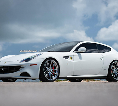 Фото дисков HRE P201 на Ferrari FF