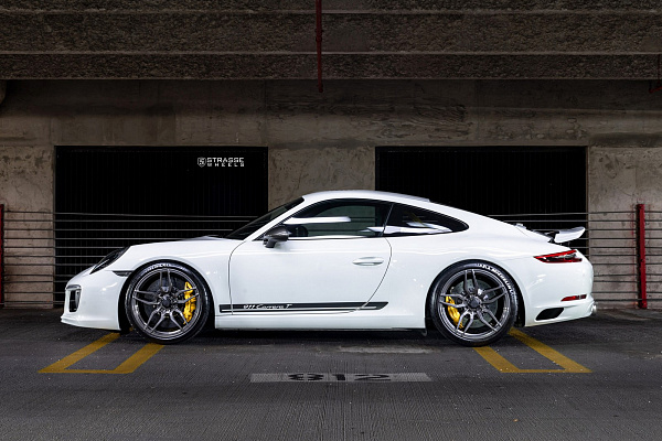 Фото дисков Strasse Wheels SV4 Deep Concave Monoblock Глянцевый графит на Porsche 911 VII