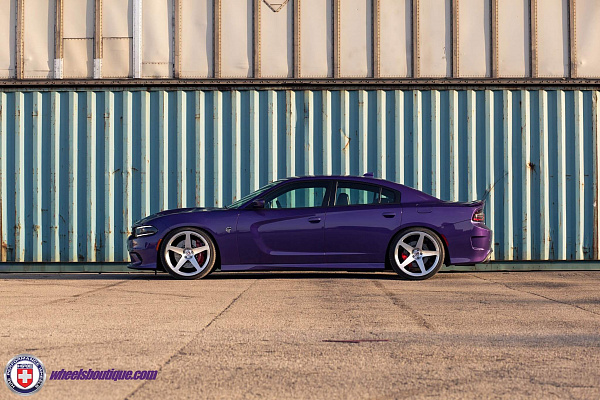 Фото дисков HRE 305M Глянцевый лак на Dodge Charger VII