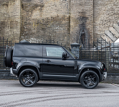 Фото дисков Kahn Mondial Retro RS на Land Rover Defender II