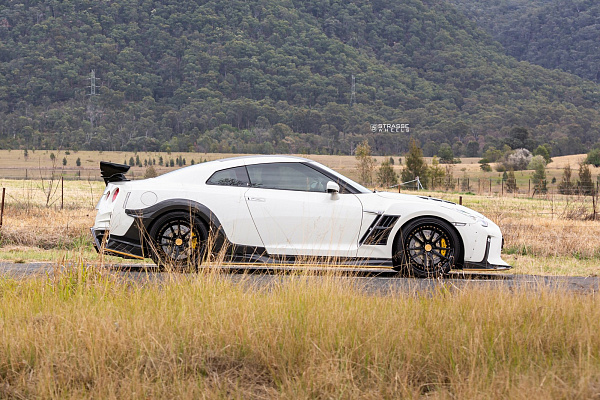 Фото дисков Strasse Wheels SV1 Deep Concave FS Черный глянец на Nissan GT-R