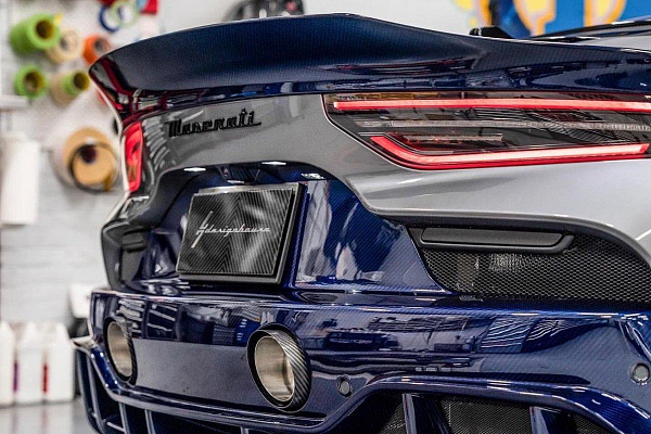 Фото дисков AL13 R10 Черный глянец на Maserati MC20