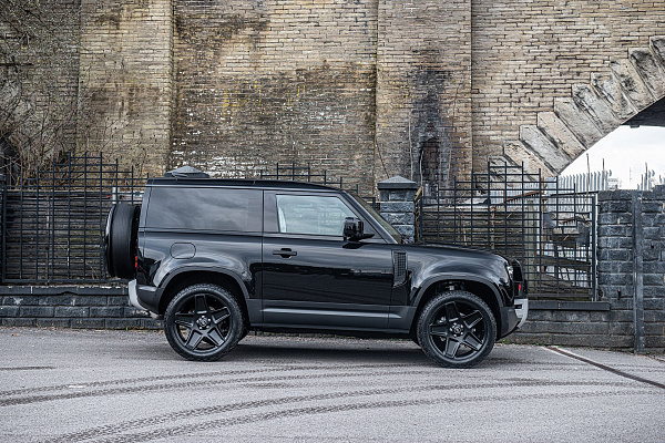 Фото дисков Kahn Mondial Retro RS Черный сатин на Land Rover Defender II