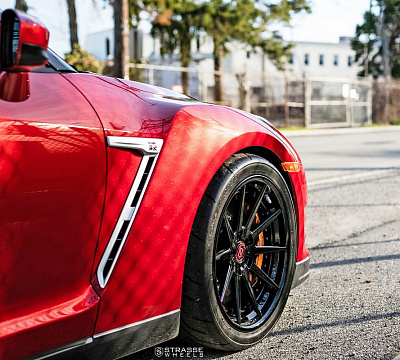 Фото дисков Strasse Wheels R10 Deep Concave FS на Nissan GT-R
