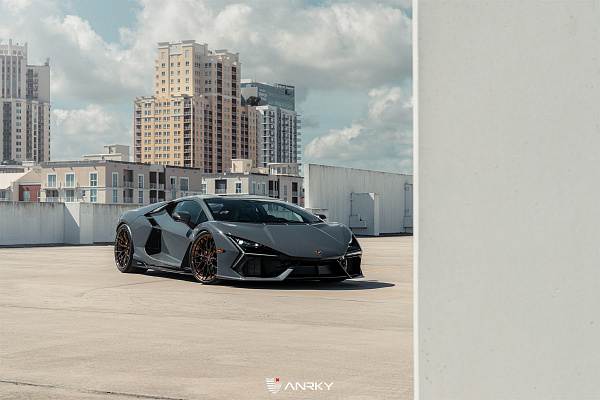 Фото дисков Anrky AN20 Глянцевая темная медь на Lamborghini Revuelto