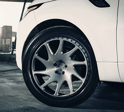 Фото дисков Rotiform OZT на Range Rover Sport II
