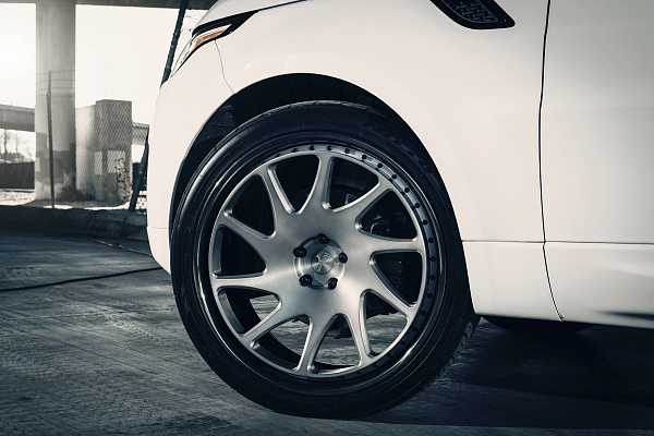 Фото дисков Rotiform OZT Глянцевый лак на Land Rover Range Rover Sport II