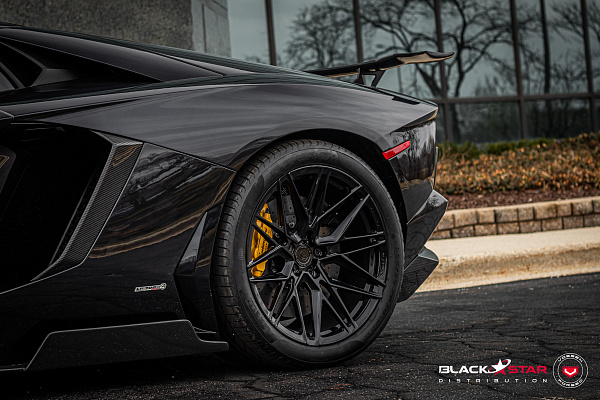 Фото дисков Vossen EVO-5 Черный глянец на Lamborghini Aventador
