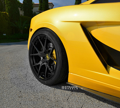 Фото дисков Strasse Wheels SM5R Deep Concave Monoblock на Lamborghini Gallardo