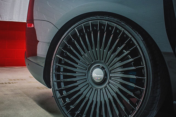 Фото дисков Giovanna Tulum Черный глянец на Rolls-Royce Cullinan