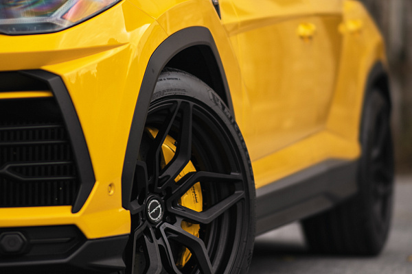Фото дисков Brixton Forged PF9 Черный сатин на Lamborghini Urus