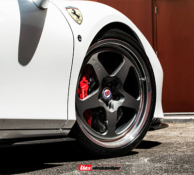 Фото дисков HRE 527 на Ferrari F8