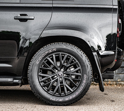 Фото дисков Kahn RS 3.0 на Land Rover Defender II