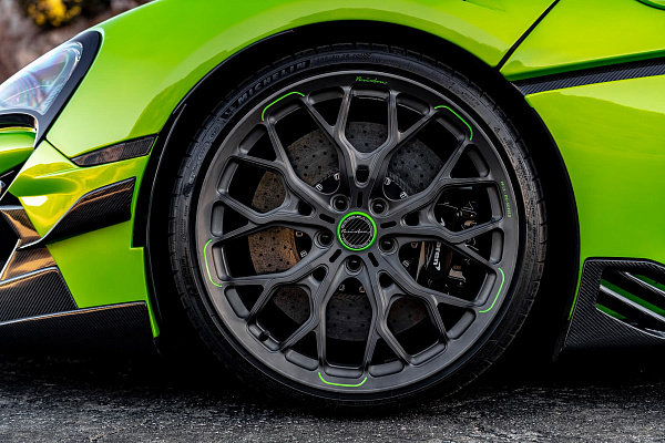Фото дисков Brixton Forged PF14 R / RS Сатиновый темный лак на McLaren 600