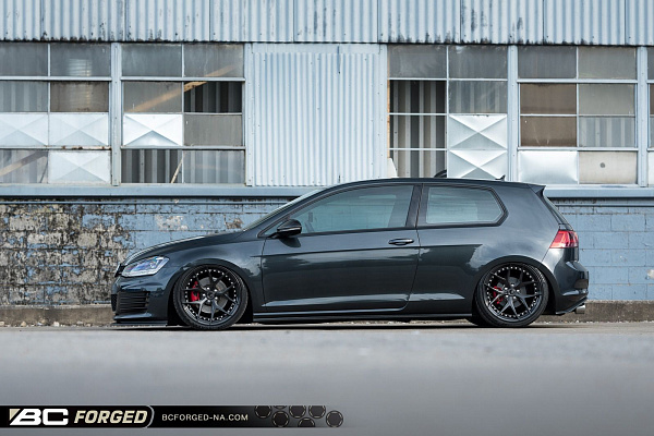Фото дисков BC Forged HCS21 Глянцевый темный лак на Volkswagen Golf VII