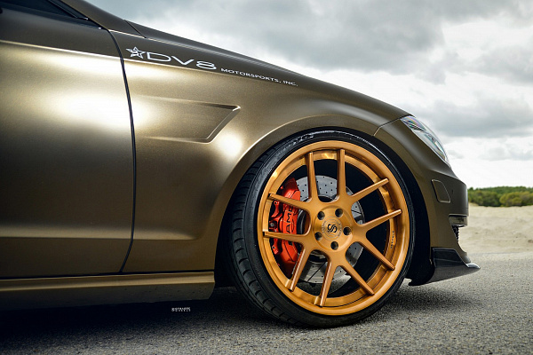 Фото дисков Strasse Wheels SM5 Deep Concave Сатиновое золото на Mercedes-Benz CLS (C218)