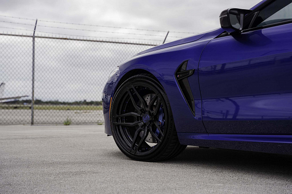 Фото дисков Strasse Wheels SV4 Deep Concave Duoblock Черный глянец на BMW 8/M8