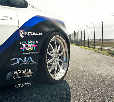 Фото дисков Strasse Wheels R10 Performance на Aston Martin Vantage 2