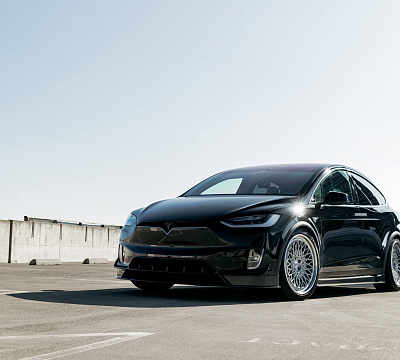 Фото дисков HRE 501 на Tesla Model X