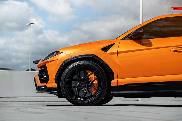 Фото дисков Anrky S1-X4 Черный глянец на Lamborghini Urus