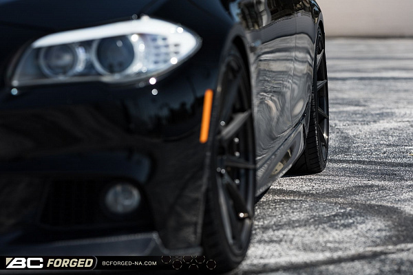 Фото дисков BC Forged HCS04 Глянцевый темный лак на BMW 5/M5 (F10)