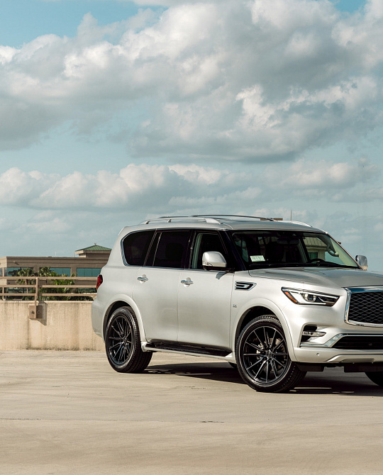 Фото дисков HF6-1 Глянцевый темный лак на Infiniti QX80 I