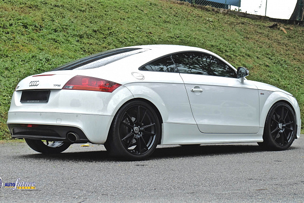 Фото дисков HRE FF04 Черный глянец на Audi TT (8J)