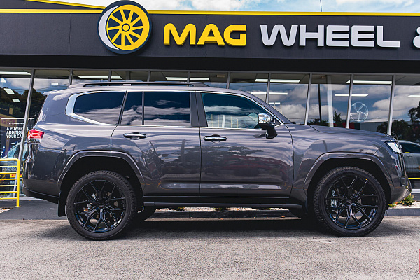 Фото дисков Vossen HF6-4 Черный глянец на Toyota Land Cruiser 300