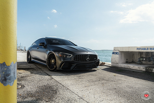 Фото дисков Vossen S17-13 Черный глянец на Mercedes-Benz AMG GT I