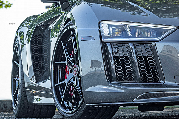 Фото дисков Strasse Wheels SM5R Deep Concave FS Черный глянец на Audi R8 (4S)