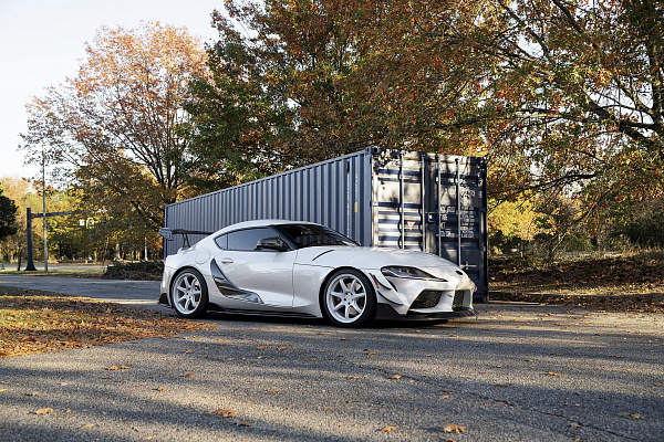 Фото дисков Rotiform BPU Белый глянец на Toyota Supra A90