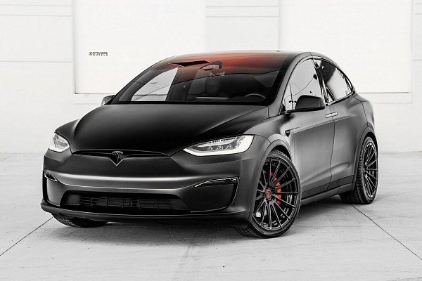 Фото дисков Strasse Wheels SV15 Deep Concave Duoblock Черный глянец на Tesla Model X