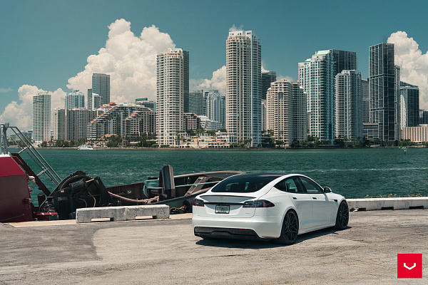 Фото дисков Vossen HF-7 Черный глянец на Tesla Model S